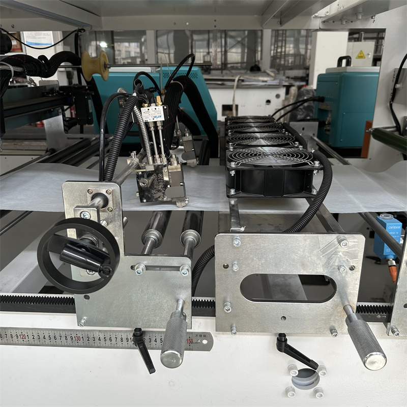 One bottom glue head One bottom glue head