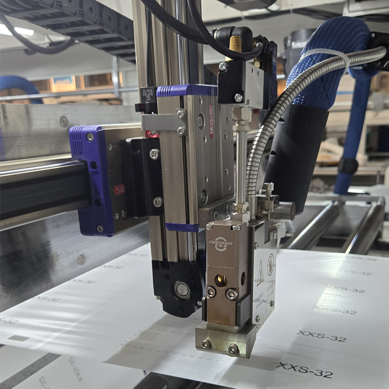 Side glue heads Side glue heads